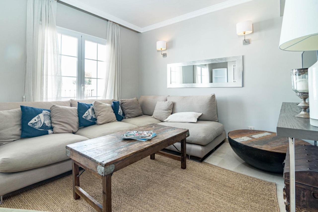 Captivating Coastal Townhouse In Aloha Pueblo With Amazing Mountain Views Сasa de vacaciones