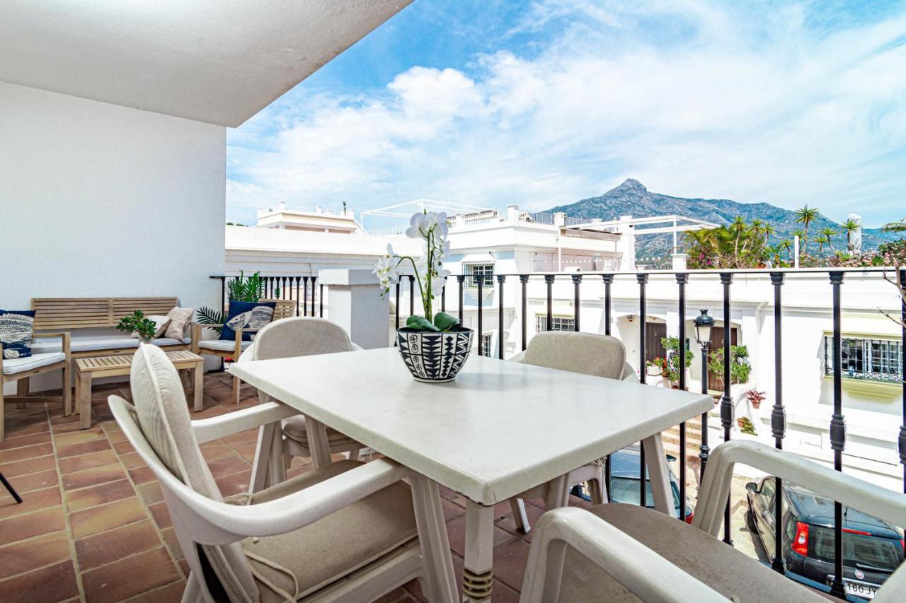Captivating Coastal Townhouse In Aloha Pueblo With Amazing Mountain Views Сasa de vacaciones Marbella