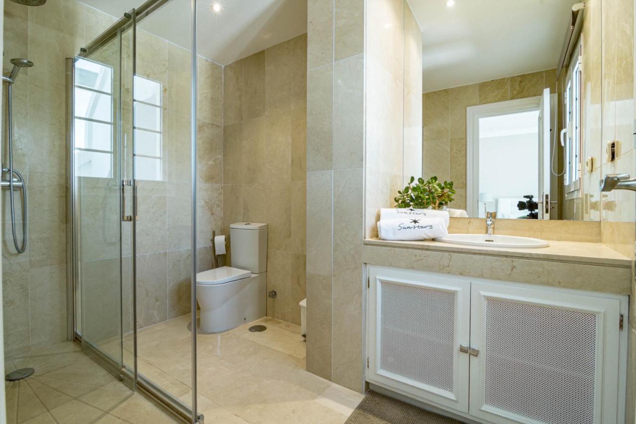 Captivating Coastal Townhouse In Aloha Pueblo With Amazing Mountain Views Сasa de vacaciones