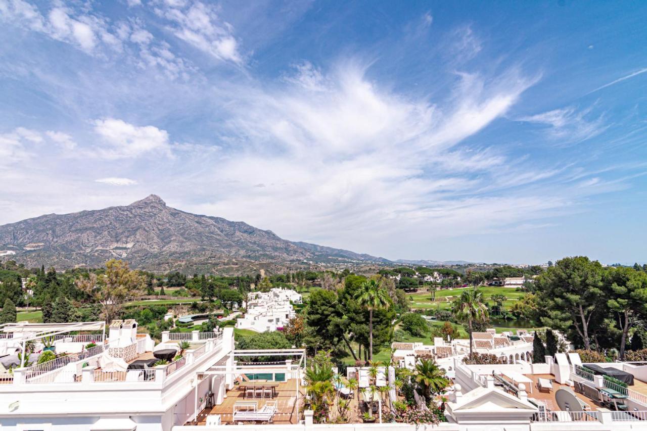 Сasa de vacaciones Captivating Coastal Townhouse In Aloha Pueblo With Amazing Mountain Views Marbella