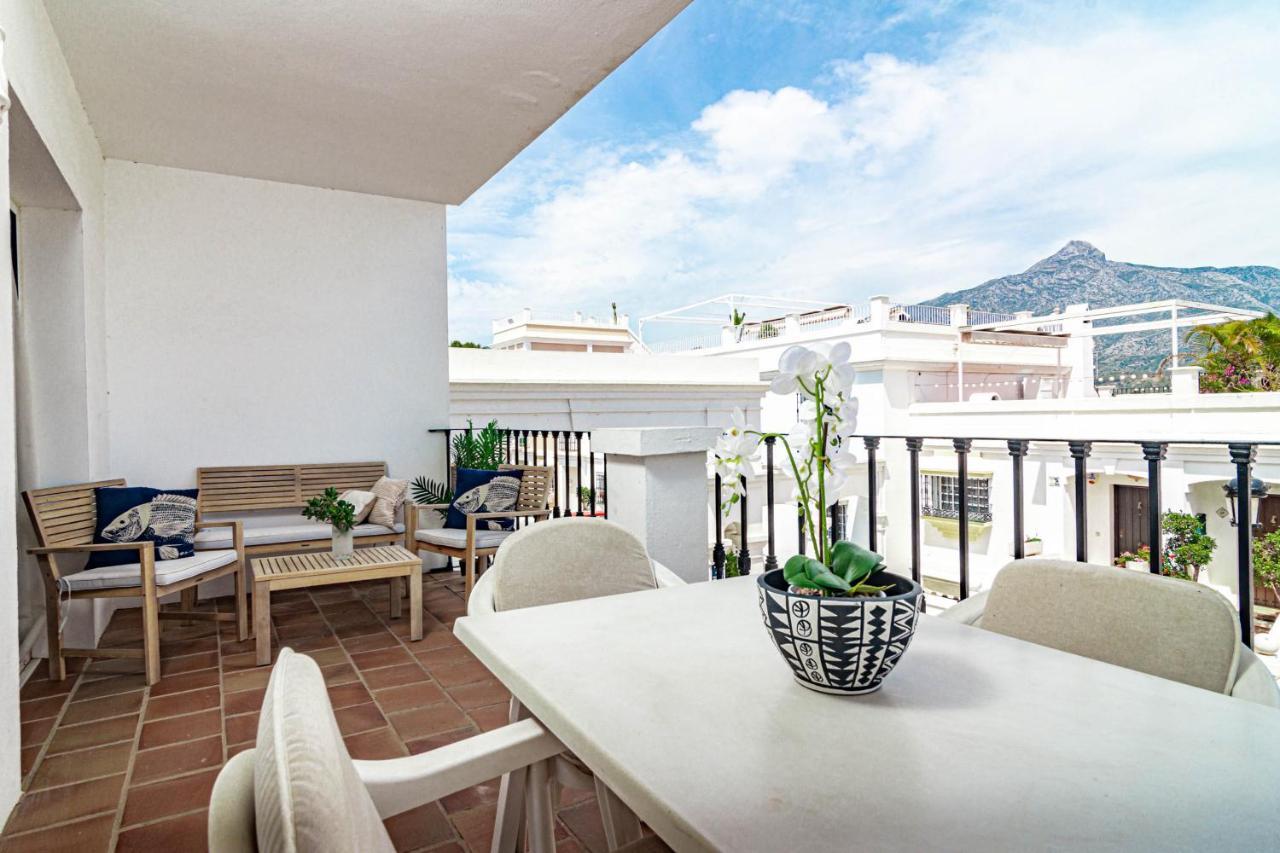 Captivating Coastal Townhouse In Aloha Pueblo With Amazing Mountain Views Сasa de vacaciones Marbella