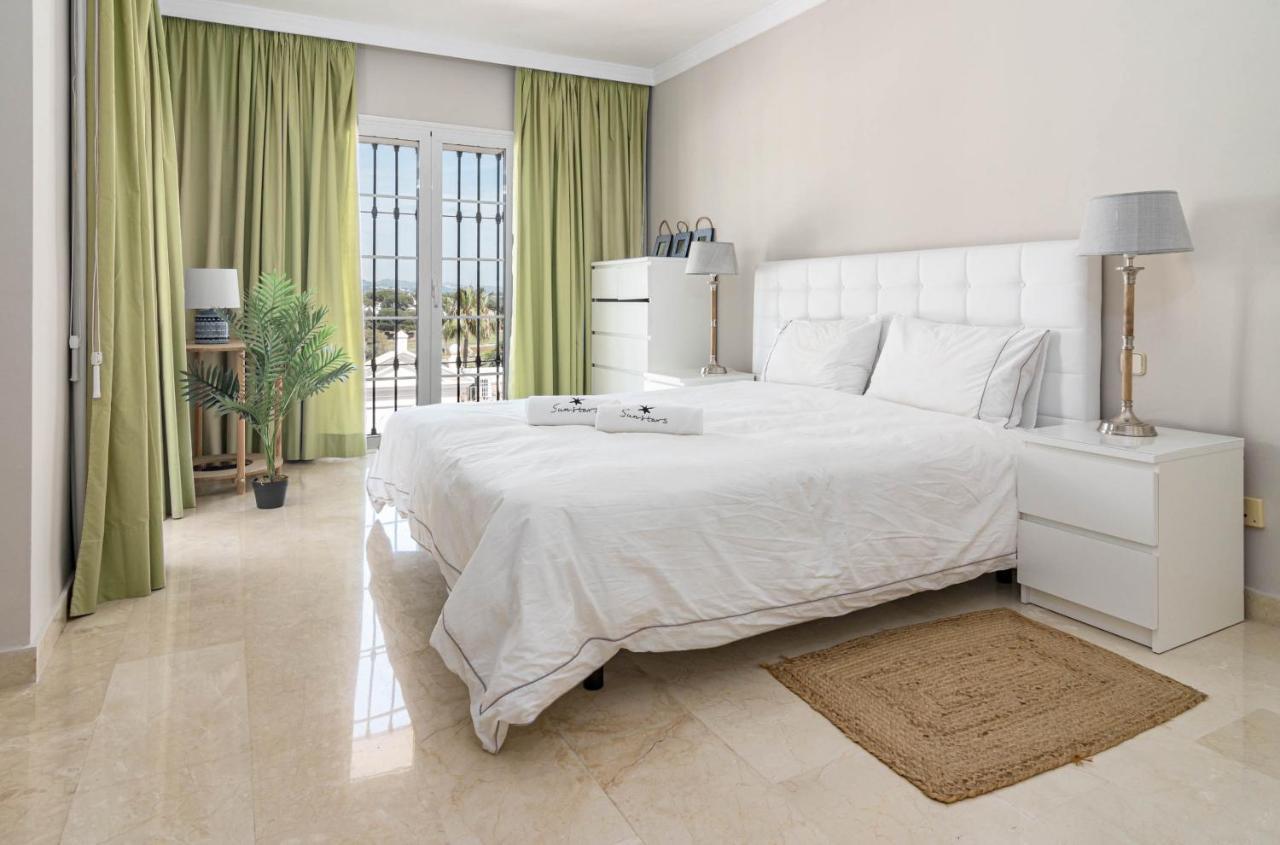 Сasa de vacaciones Captivating Coastal Townhouse In Aloha Pueblo With Amazing Mountain Views Marbella