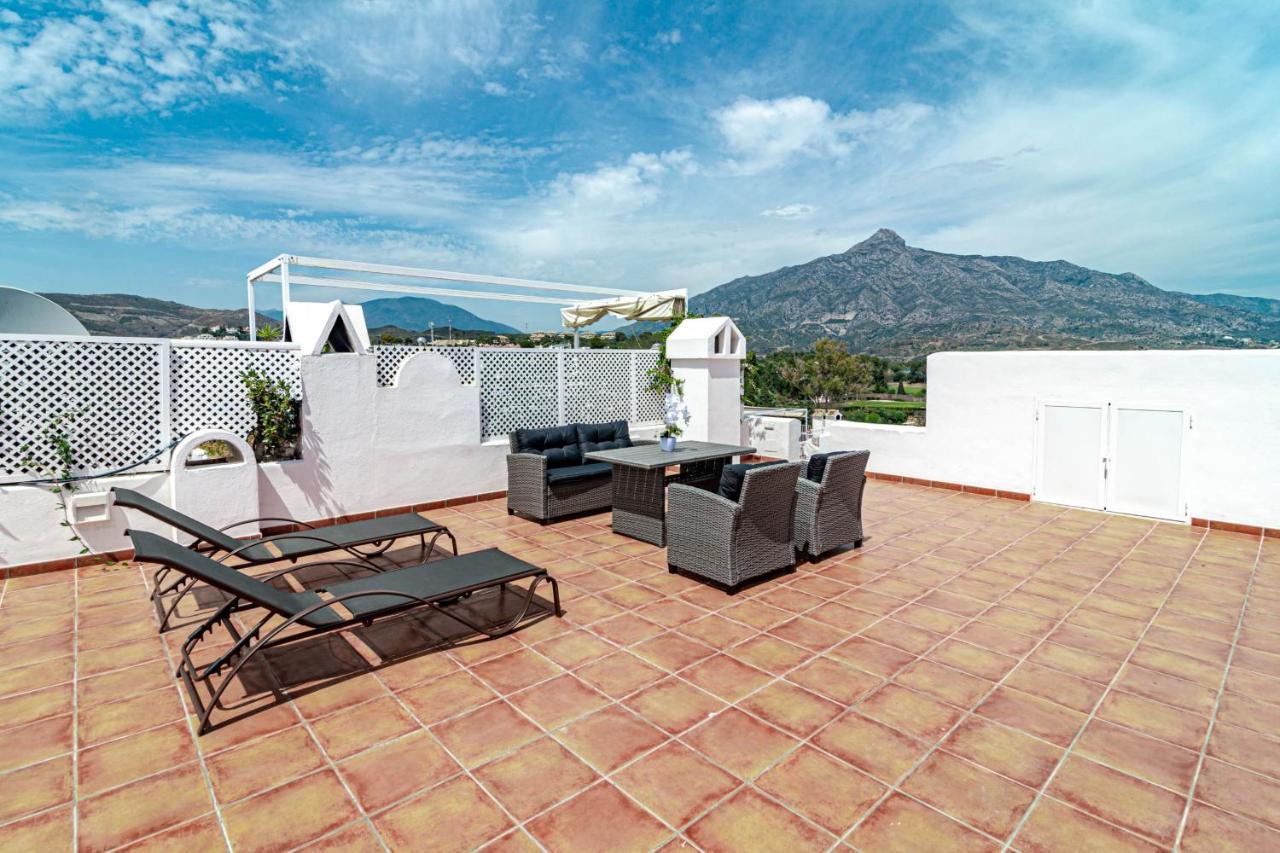 Captivating Coastal Townhouse In Aloha Pueblo With Amazing Mountain Views Сasa de vacaciones