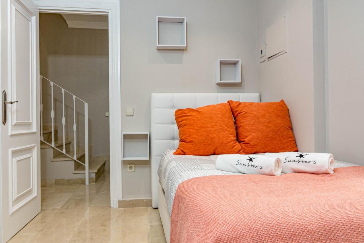 Captivating Coastal Townhouse In Aloha Pueblo With Amazing Mountain Views Сasa de vacaciones Marbella