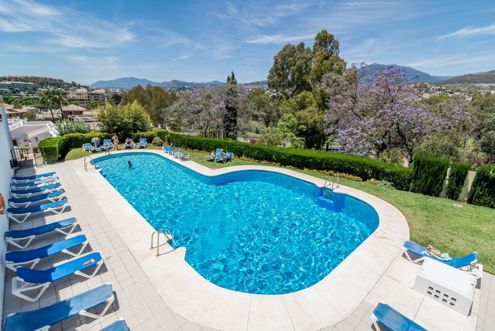 Captivating Coastal Townhouse In Aloha Pueblo With Amazing Mountain Views Сasa de vacaciones *